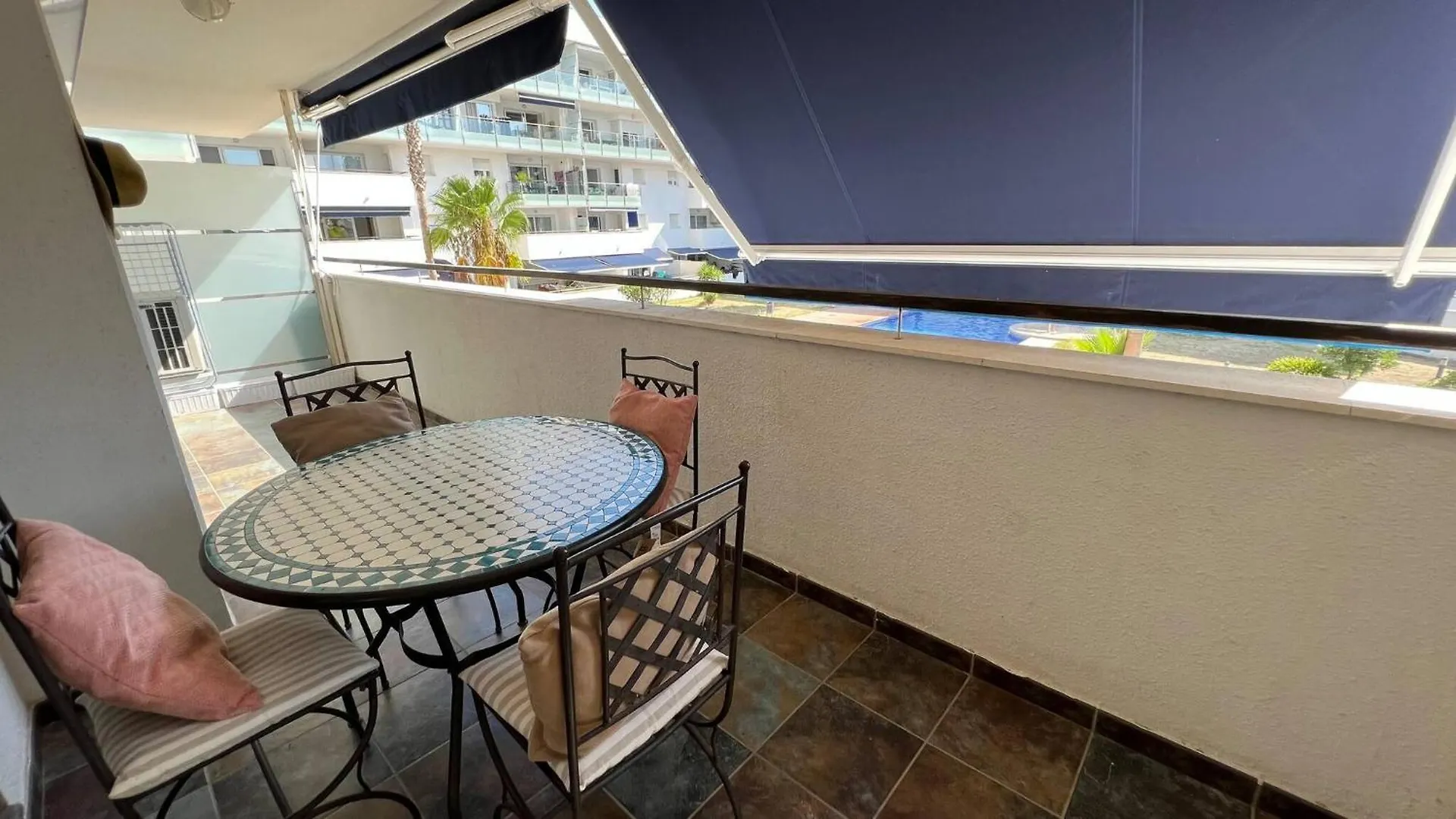 Bonito Apartamento Con Parking Y Piscina En Roses
