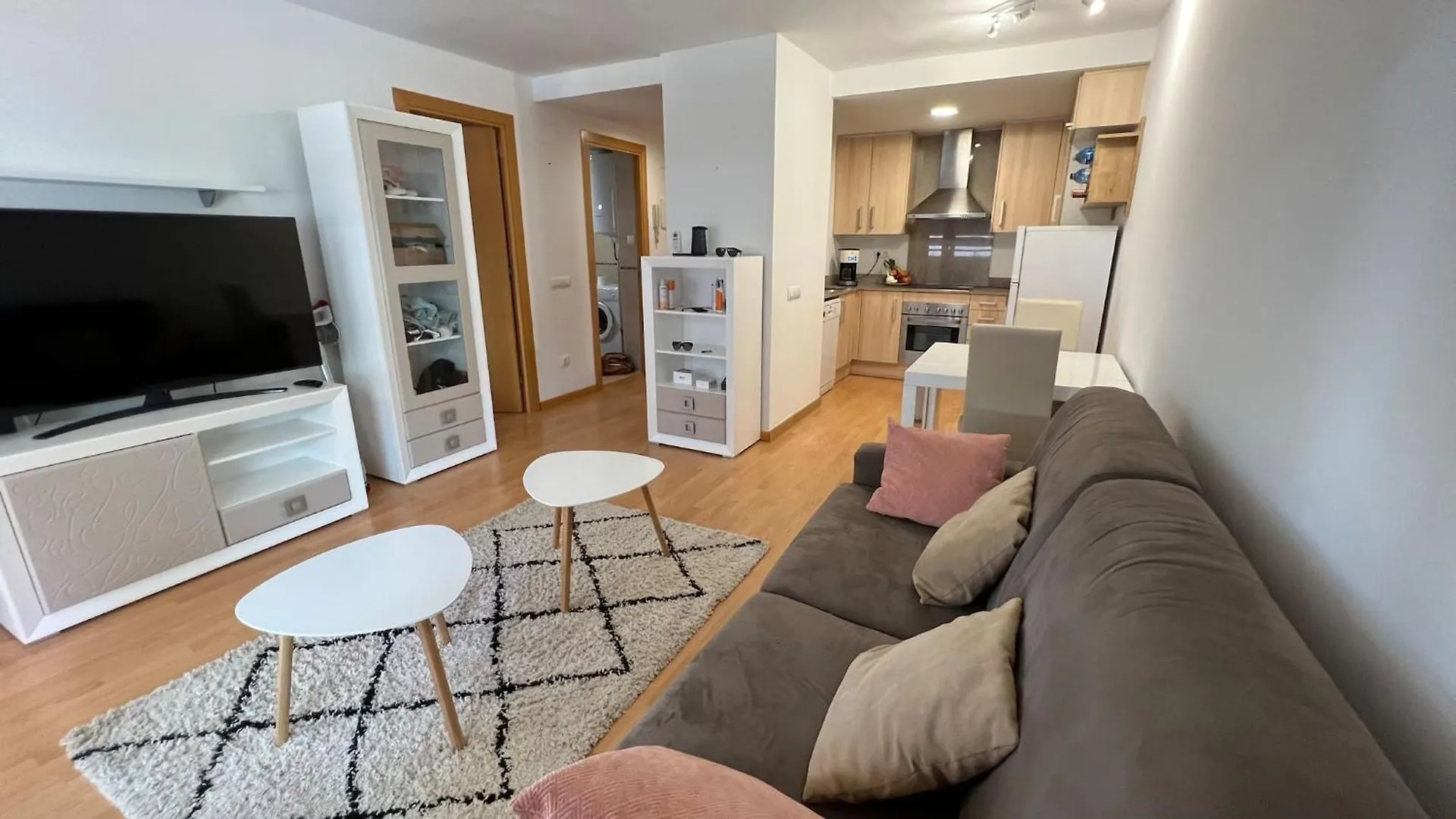 Bonito Apartamento Con Parking Y Piscina En Roses