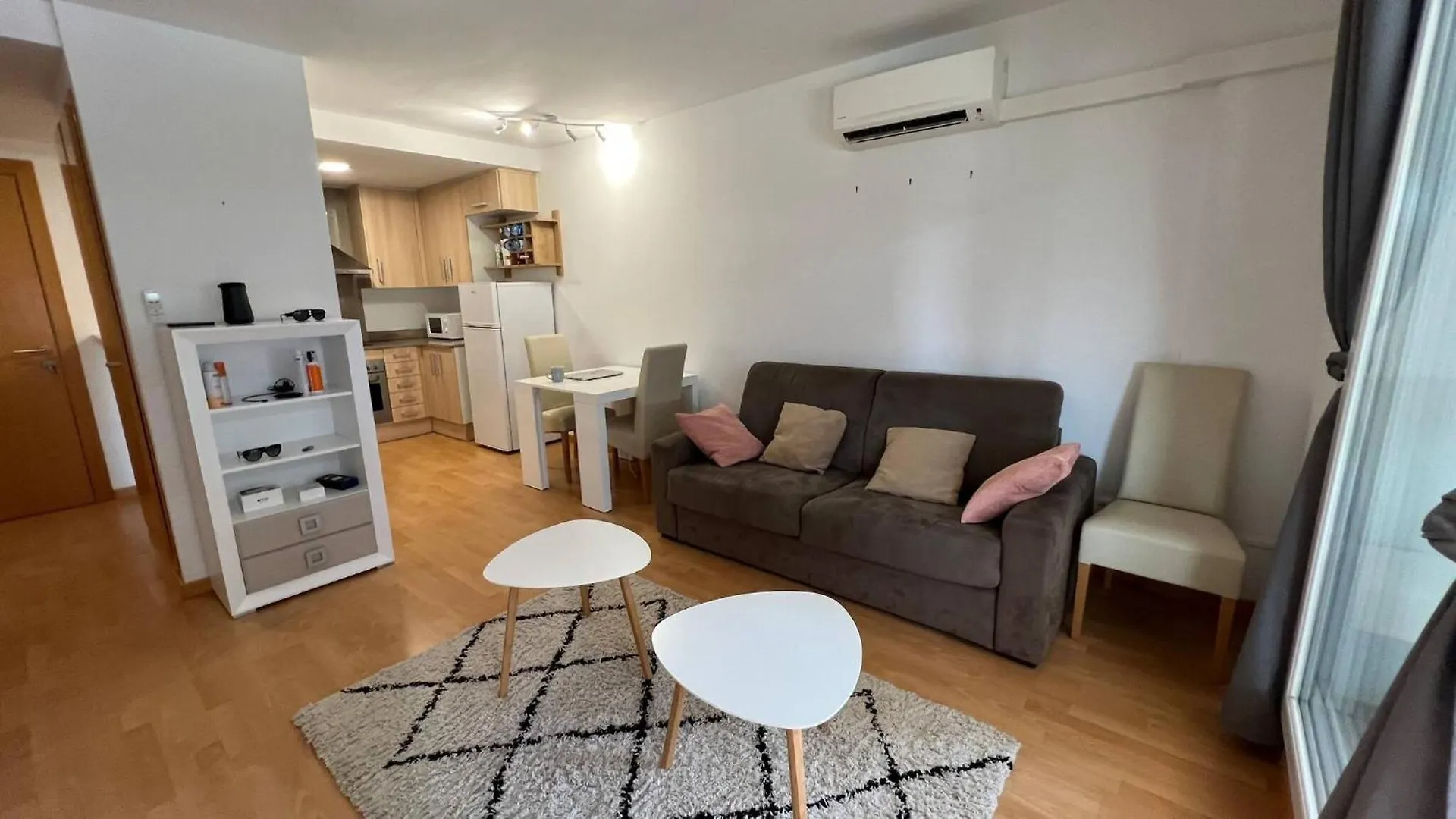 Bonito Apartamento Con Parking Y Piscina En Roses 0*,