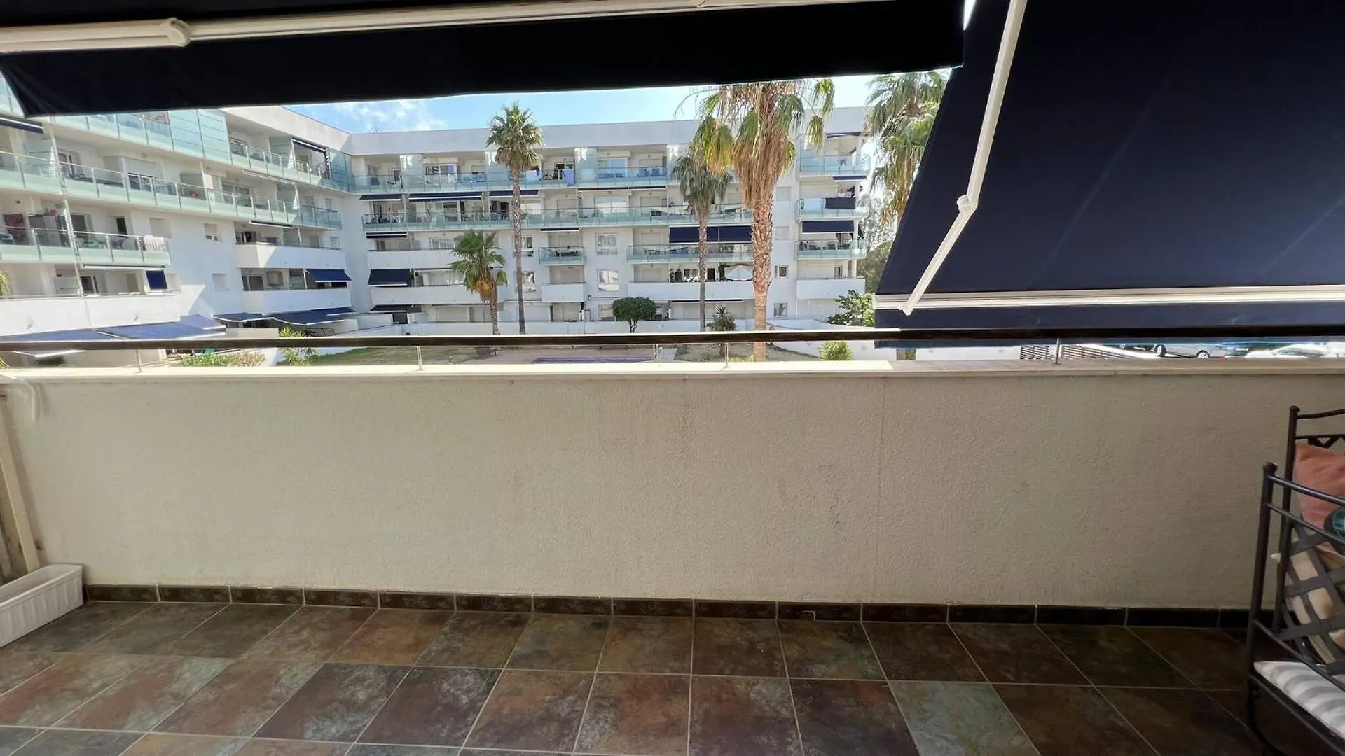Bonito Apartamento Con Parking Y Piscina En Roses