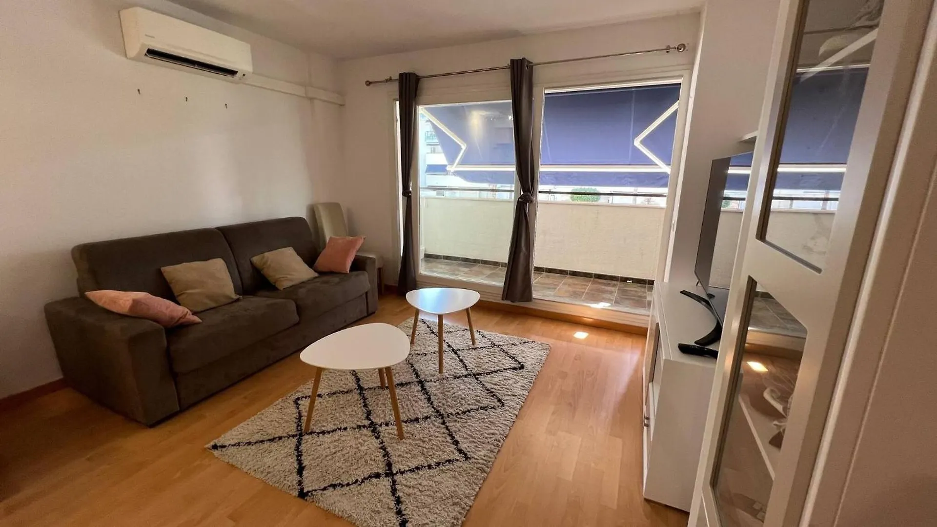 Bonito Apartamento Con Parking Y Piscina En Roses Apartment