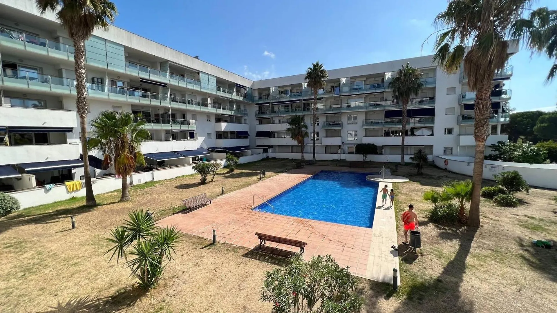 Bonito Apartamento Con Parking Y Piscina En Roses Spain